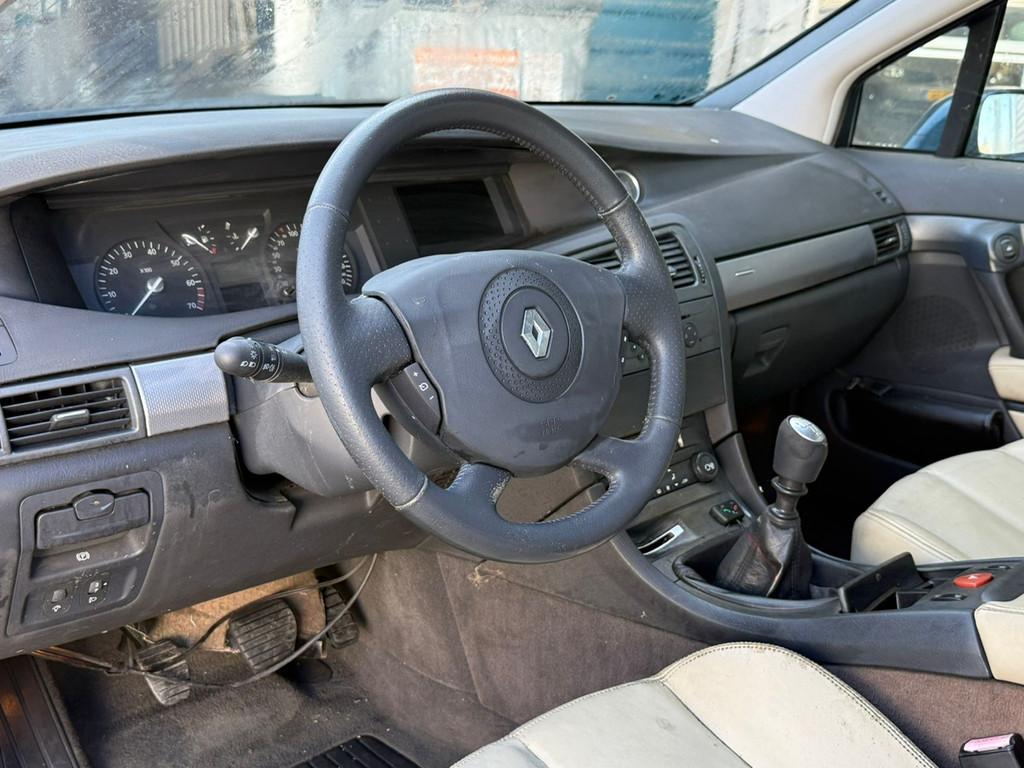 51759799-4.jpg