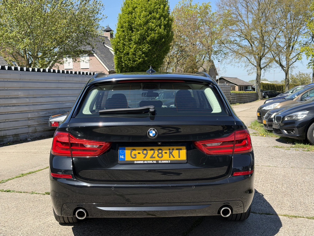 53013382-10.jpg