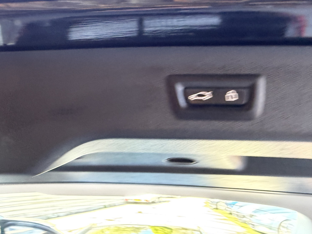 53013382-18.jpg