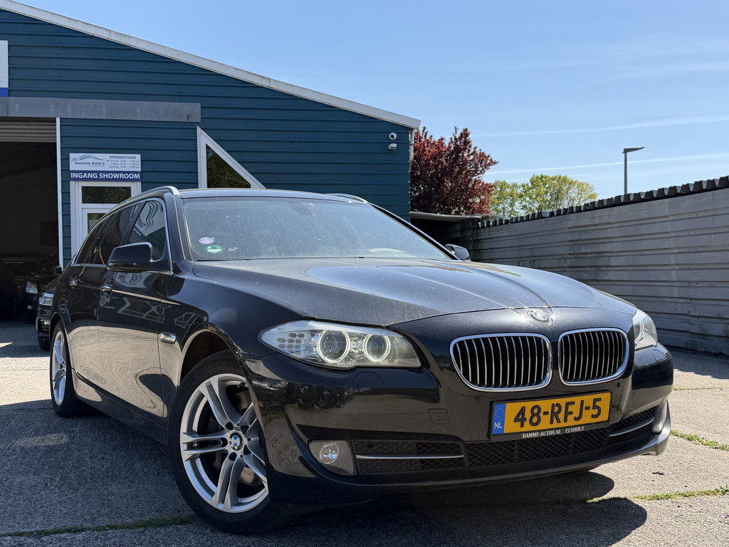 53016395-2.jpg
