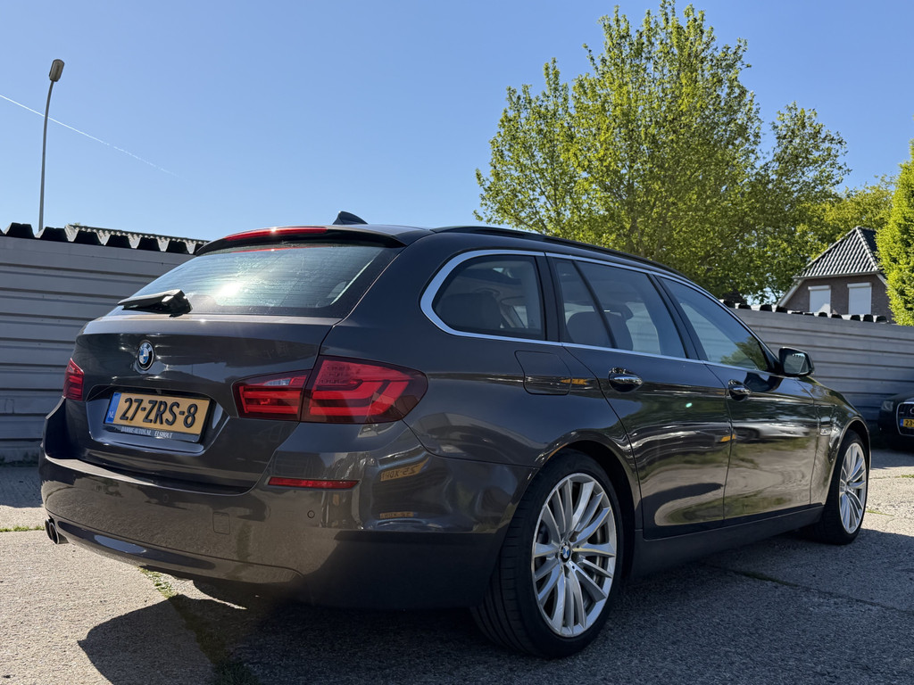 53155084-3.jpg